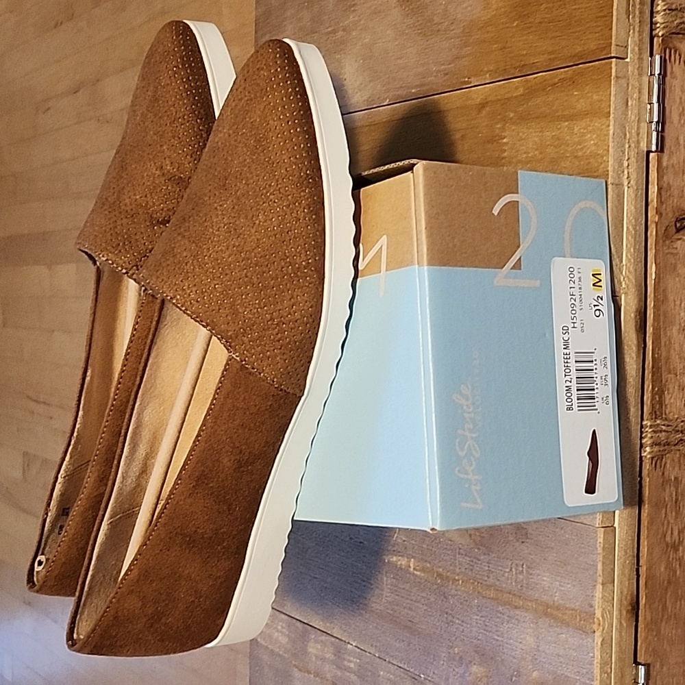 NIB Lifestride 9.5 womens slip on flats